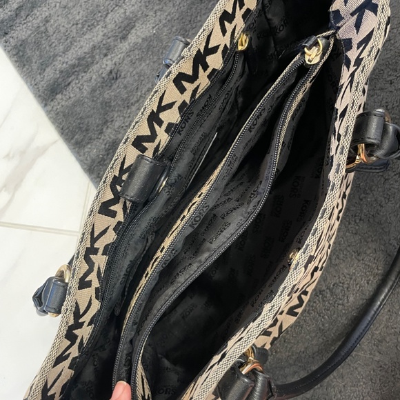 Michael Kors Logo black/tan Shoulder Bag - Picture 4 of 7